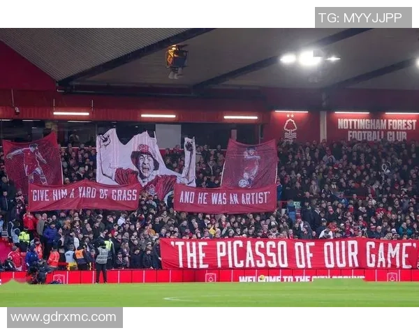 世界杯精彩对决阿森纳与利物浦战成平局引发全场热烈讨论