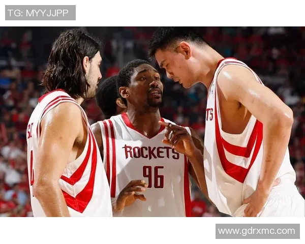 姚明与小牛队的传奇时刻壁纸分享，感受篮球巨星的魅力与激情