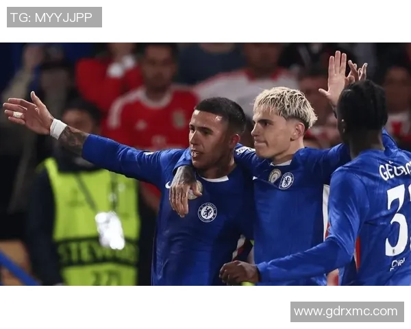 意甲激战波尔图逆转切尔西乌龙球成比赛转折点引爆全场热情 意甲激战波尔图逆转切尔西乌龙球成比赛转折点引爆全场热情