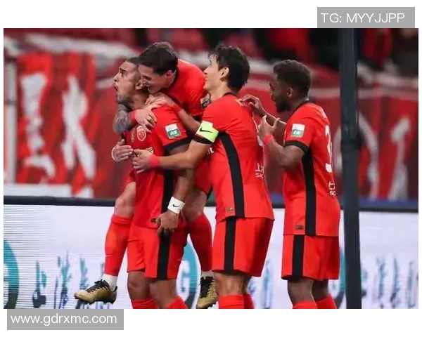 欧联杯波尔图大胜马竞争议判罚引发全场热议与绝杀瞬间 欧联杯波尔图大胜马竞争议判罚引发全场热议与绝杀瞬间