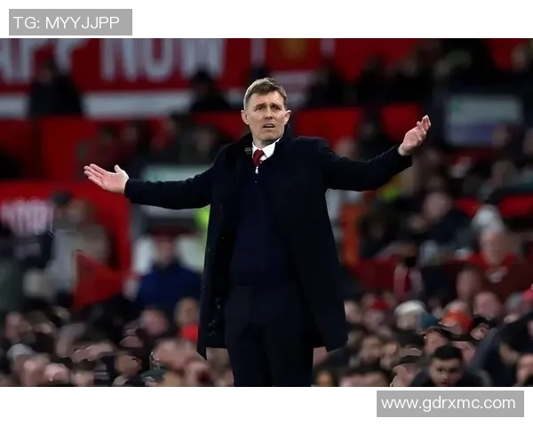 足总杯惊天冷门曼联大胜那不勒斯红牌事件引发全场热议