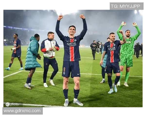 阿森纳与巴黎圣日耳曼友谊赛激战成平局战术分析与精彩瞬间回顾