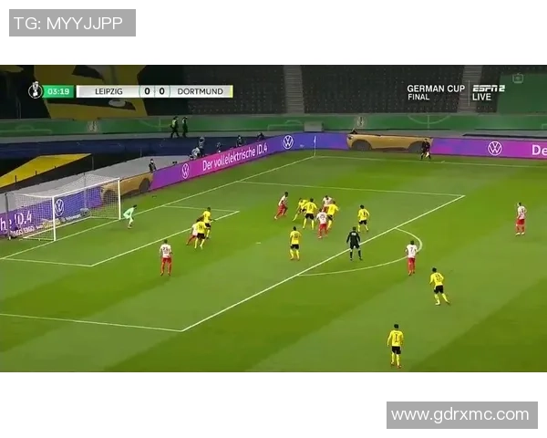 意甲激战：莱比锡与多特蒙德战平点球大战引发全场热烈反响