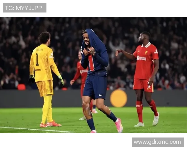 国王杯激战利物浦与巴黎圣日耳曼战成平局精彩瞬间引发全场热烈反响