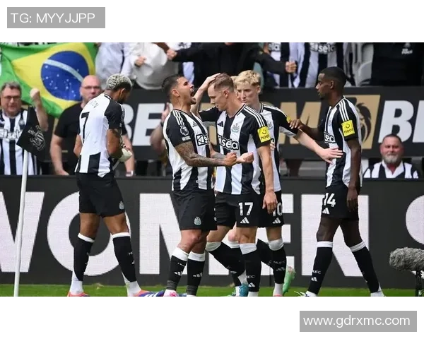 英超激战：多特蒙德与那不勒斯平局神奇扑救引发转会热议